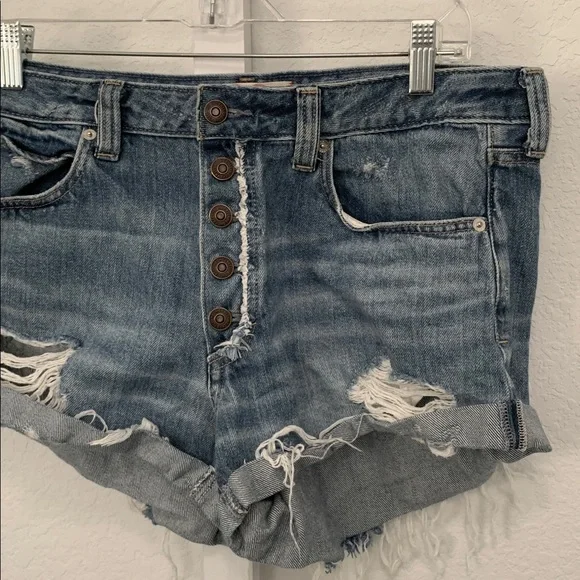 We the Free Romeo Rolled Distressed Blue Jean Shorts Size 30 - Picture 3 of 10